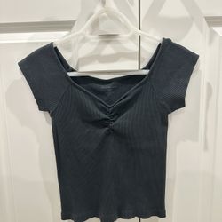 Brandy Melville Women’s Black Crop-top