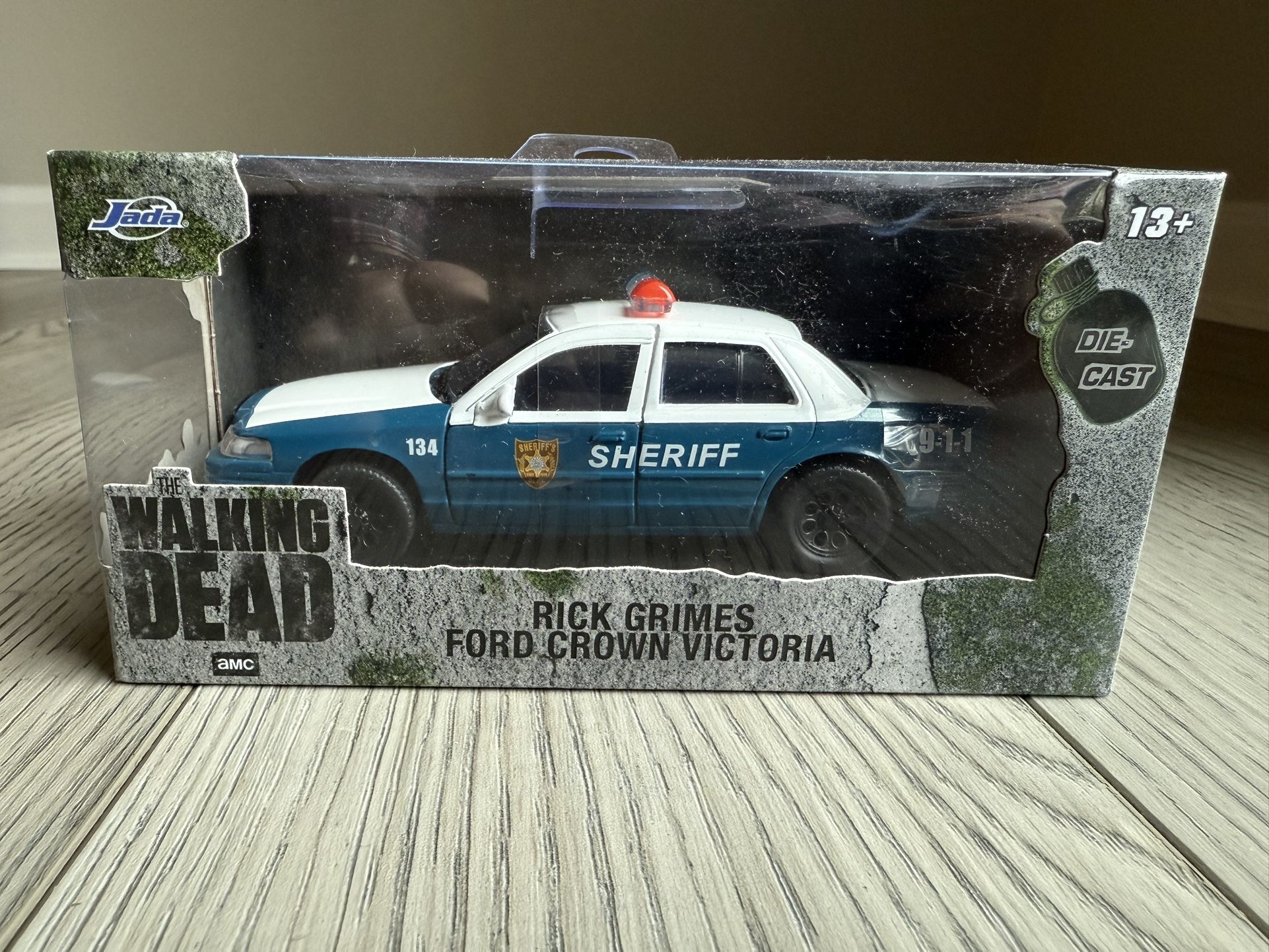 NEW-The Walking Dead Rick Grimes Ford Crown Victoria Die-Cast