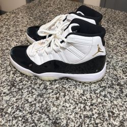 Jordan Retro 11s   Size 8 Men