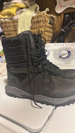 North Face boots- size 9