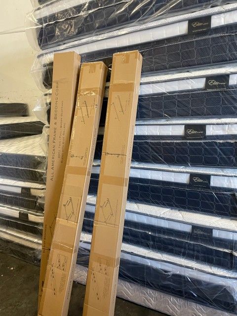 Queen Size Pillow Top Mattress 12\