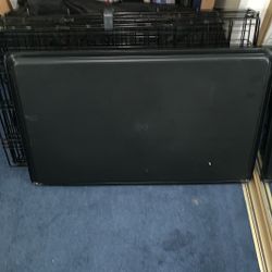 Medium Dog Crate 30 In By 19 In By 21inches With Removable Divider