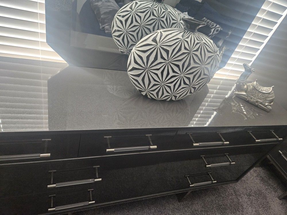 Bedroom Set/$600