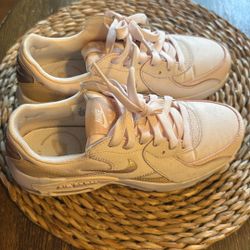 Women’s Nike Airmax Size 6