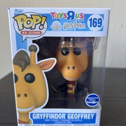 EXCLUSIVE Geoffrey Giraffe Gryffindor Toys R Us Funko Pop #169 Wizarding World