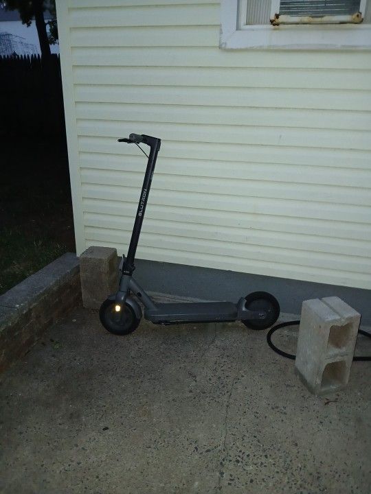 Blutron Electric Scooter