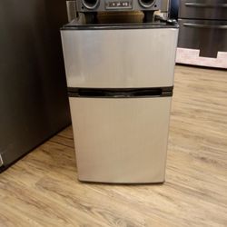 Insignia Mini Top And Bottom Refrigerator