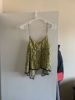 Make an offer Women’s clothing lot — Hollister + other brands. Tops, jeans & more. OBO, must take all.