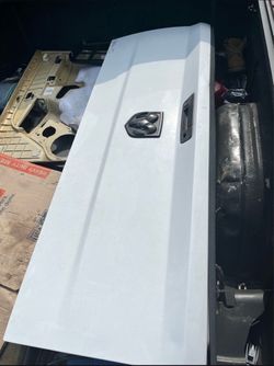 White ram tailgate with camera