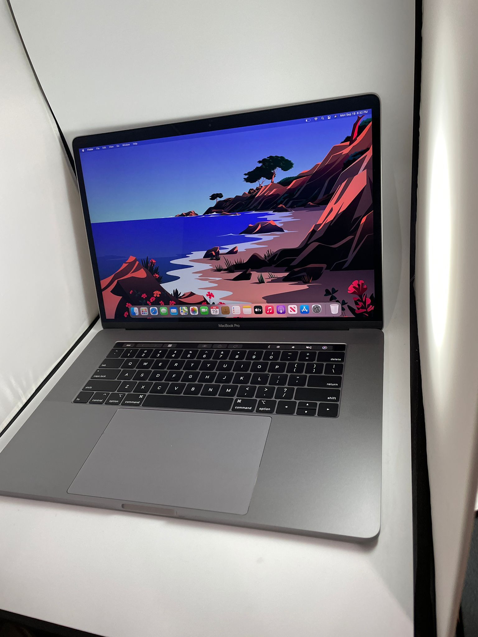 Apple MacBook Pro 15” 2019 TouchBar i7 32GB RAM 256GB