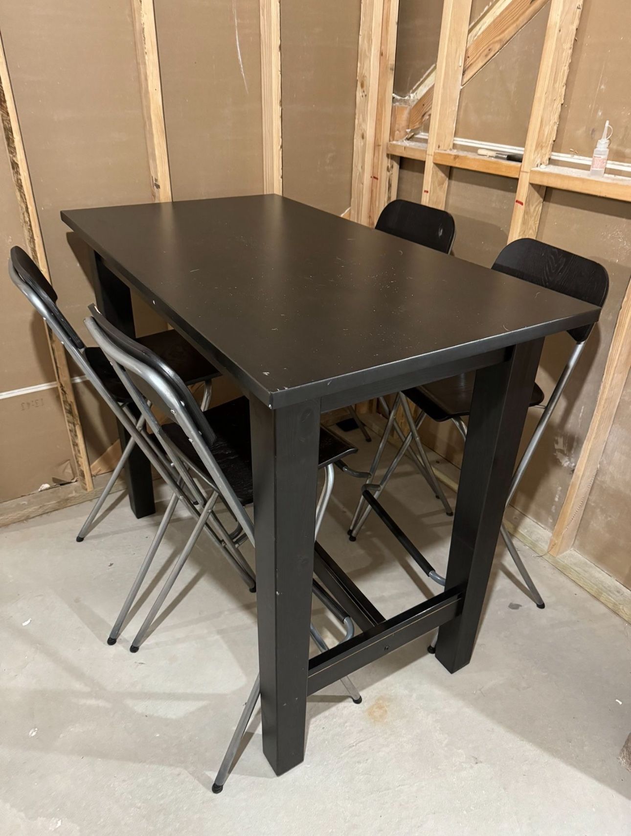 Bar Height Table And Chairs