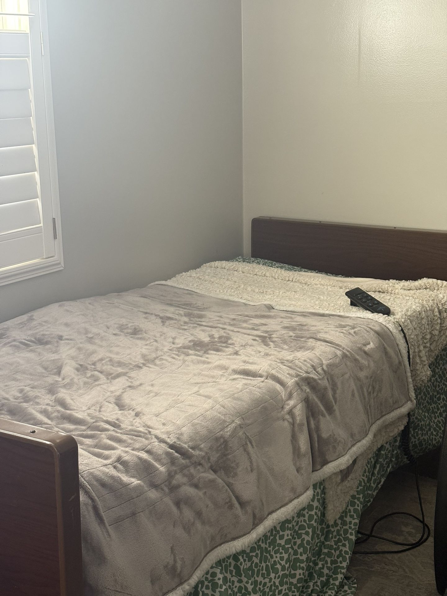 Twin Size Bed And Adjustable Memory Foam Mattress