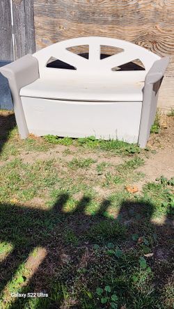 Garden Bench And Lifts Up To Place Your Garden Tools Or Whatever U Want