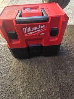 Milwaukee M12 shop vac