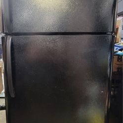 Used* Crosely Top Freezer Refrigerator 