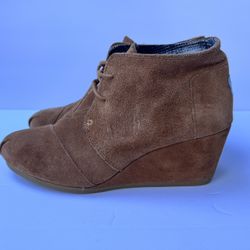 Toms Suede Wedge Ankle Boots Size 10 Brown Camel Lace Up Booties