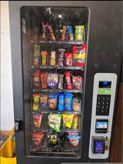 Vending machine with Apple Pay
