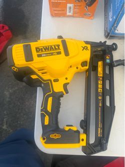 DEWALT 20V MAX XR Lithium-Ion Electric Cordless 16-Gauge Angled Finishing Nailer (Tool Only