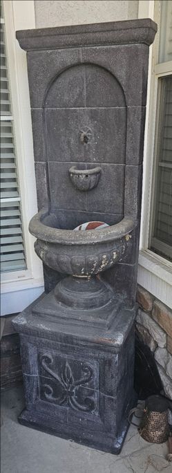 Outdoor Stone-Look Garden Wall Fountain