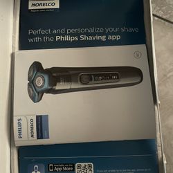Philips Norelco Shaver 7800, Rechargeable Wet & Dry Electric Shaver with SenseIQ Technology, Quick Clean Pod, Charging Stand, Travel Case and Pop-up T