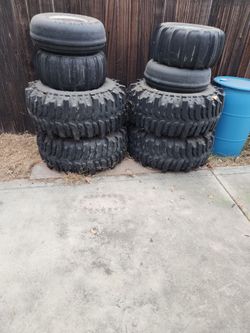 Super swamped boggers 39.5x18x16.5 on centerline rims