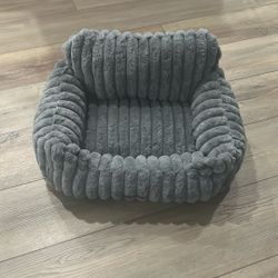 Fluffy Cat Couch/Small Dog Bed