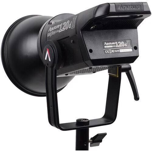This Came-TV 1806D 2-Panel LED Daylight Lighting Kit is perfect for any photography or film maker enthusiast. The kit comes with two LED panels that a