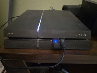 Playstation 4 - PS4 With Extras!