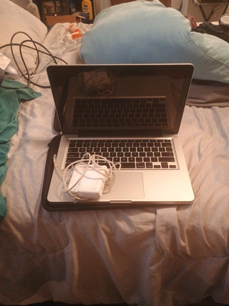 Apple Laptop