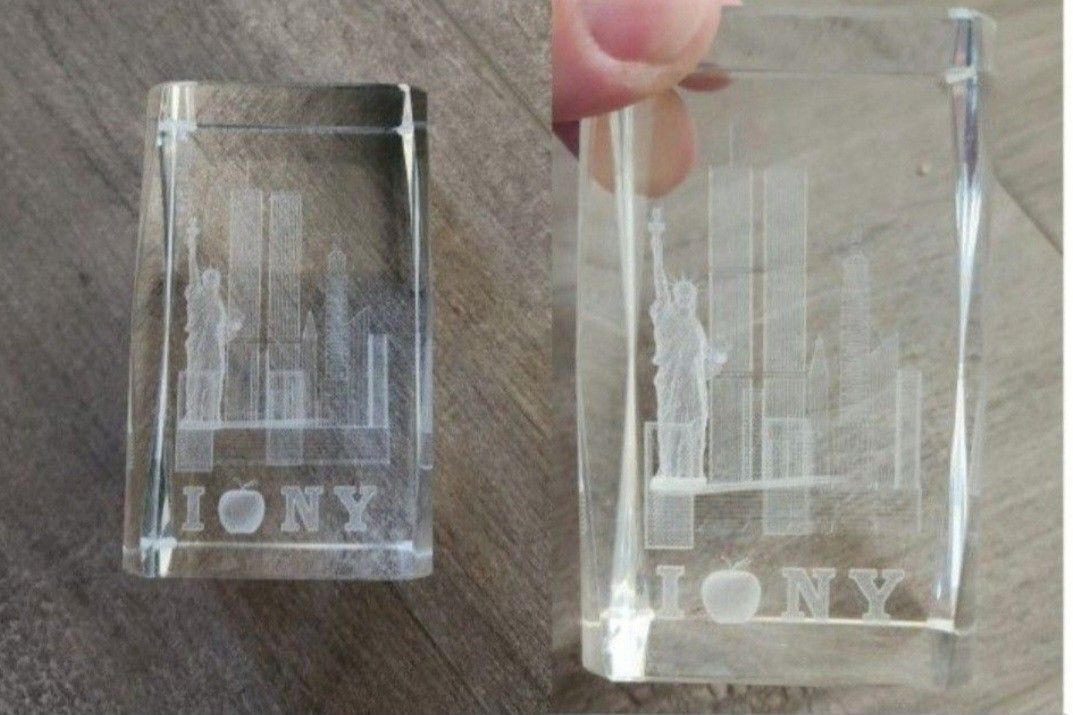 Paperweight New York Twin Towers Liberty Empire Clear Crystal Glass