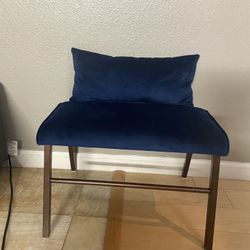 XL Chair, Ottoman And Throw Pillow 