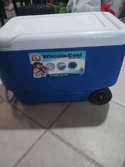 IGLOO  38 Quart Wheeled Cooler