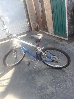 visi de aluminio está como nueva