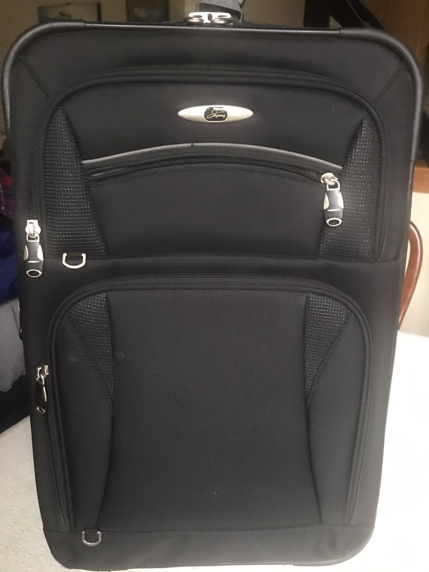 Black Suitcase! Brand new ~Very good condition!!