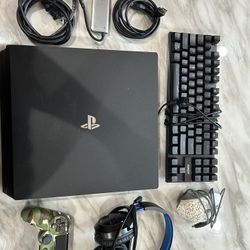 Ps4 Pro - with keyboard and mouse 
