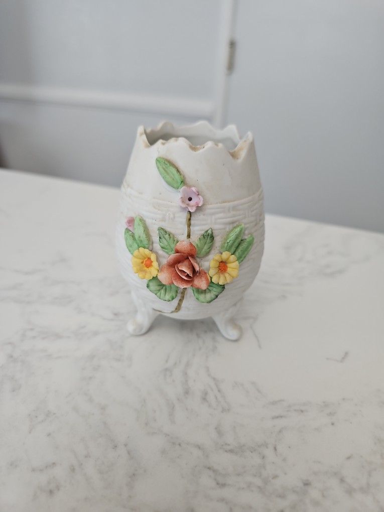 Vintage Lefton Porcelain Egg Vase