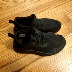 Boys PUMA Shoes Size 1c