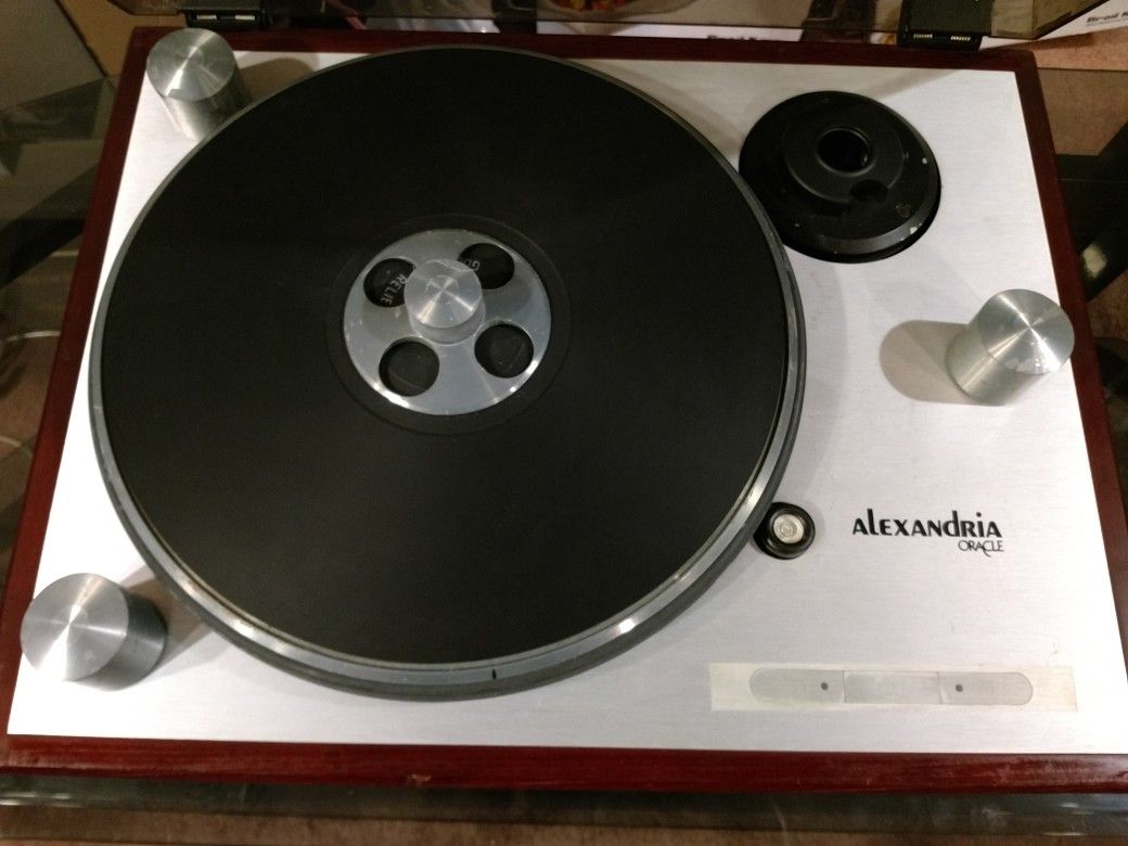 Oracle Alexandria Turntable