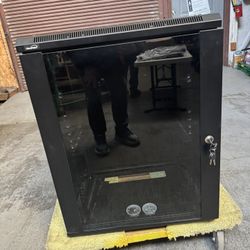 15U  IT CABINET PRE-OWNED IN GREAT CONDITIONS 