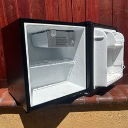 Kenmore Mini Fridge 