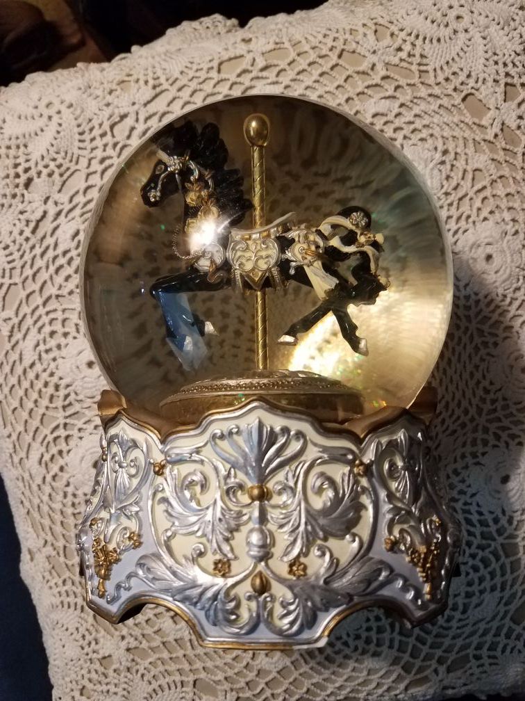 Vintage San Francisco large music box snow globe black carousel horse plays Moonlight Sonata
