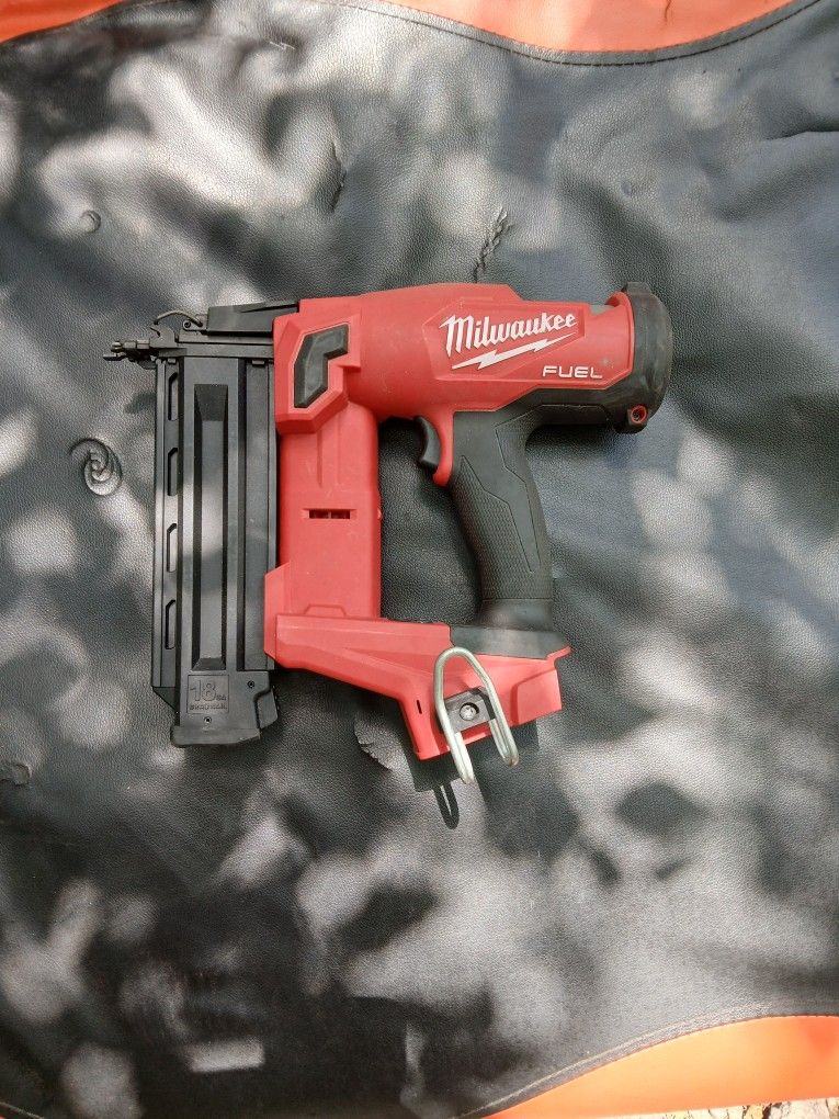 Milwaukee 18volt M18 18gauge Brad Nailer