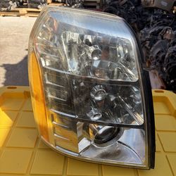 2009 Cadillac Escalade LH Side headlight
