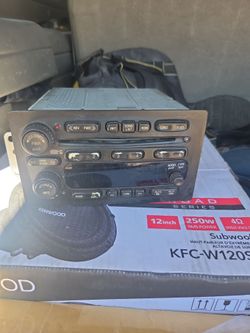 Two thousand five chevy suburban radio