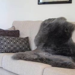 Dover Grey Sheepskin Rug (2x3ft)
