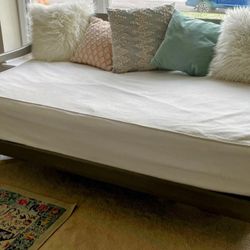 Daybed For Sale!! Twin Mattress Included 