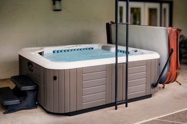 Hot Spring Sovereign Spa - Excellent Condition - Ready to Enjoy