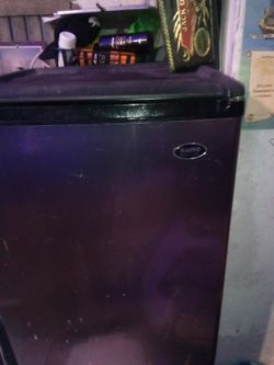 Black N Chrome Sanyo Dbl Stack Mini Fridge
