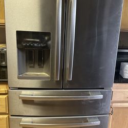 Free Whirlpool Refrigerator /Needs Work