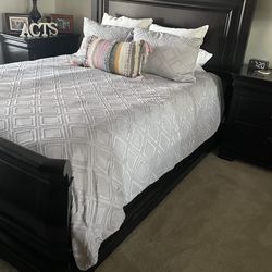 Dark wood queen sized bed frame and mattress uncludes had board, foot board, and side rails